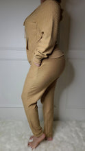 Cargar imagen en el visor de la galería, Feeling Myself-Cord Jogger Set