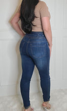 Load image into Gallery viewer, Treat you Like a Friend Skinny Jeans-Dark
